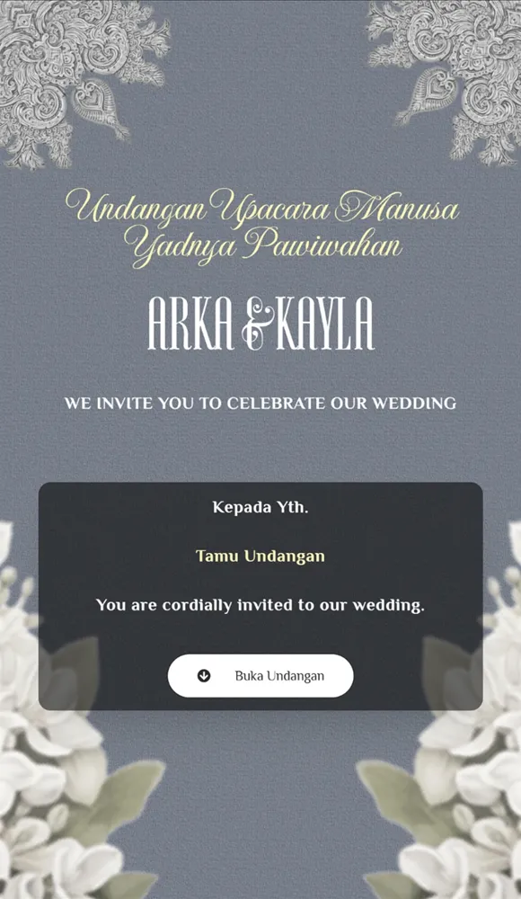 Preview undangan digital adat Bali Ukir Perak: ornamen ukir putih dan bunga putih di latar abu kebiruan